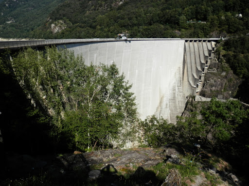Barrage de Contra