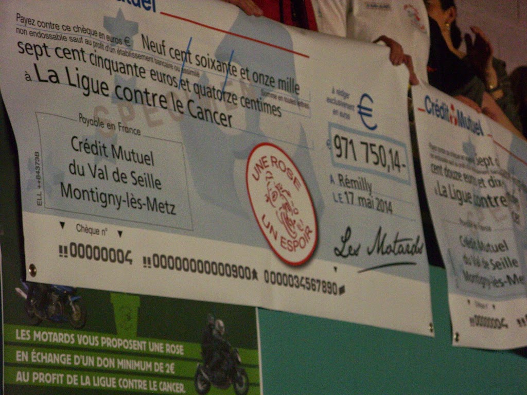 Remise du chèque 2014 à Rémilly. SDC10143