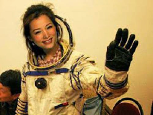 China May Launch Shenzhou 9 In Mid June With First Female Taikonaut To Tiangong 1