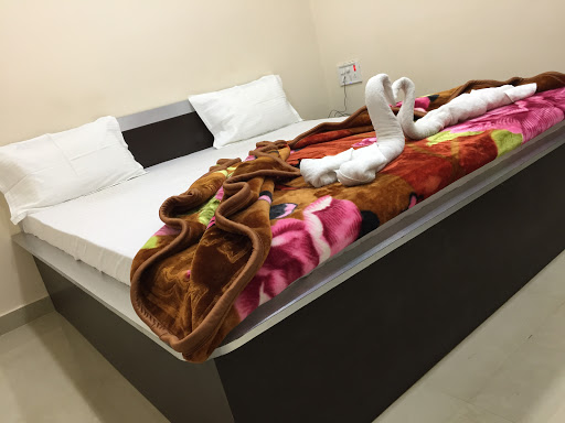 HOTEL HARSH INN, Bellaguntha - Baragaon, Nilachakra Nagar, Titilagarh, Odisha 767033, India, Restaurant, state OD
