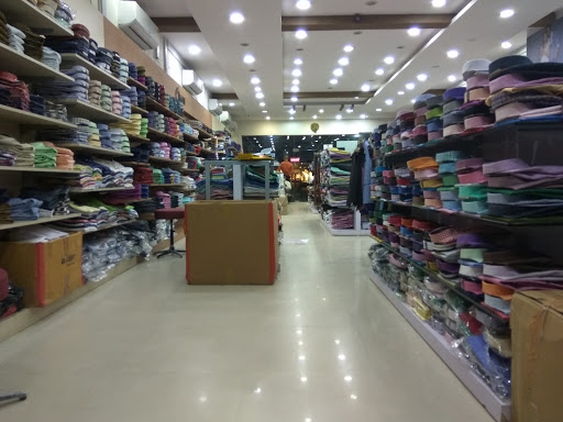 Club Avis, Near Karur Vysya Bank, Town Hall Rd, Vallabh Vidhyanagar, Anand, Gujarat 388120, India, Formal_Clothing_Store, state GJ