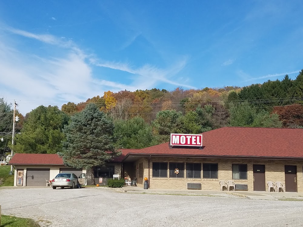 Little Brown Inn, Loudonville, Ashland County, Ohio, United States.