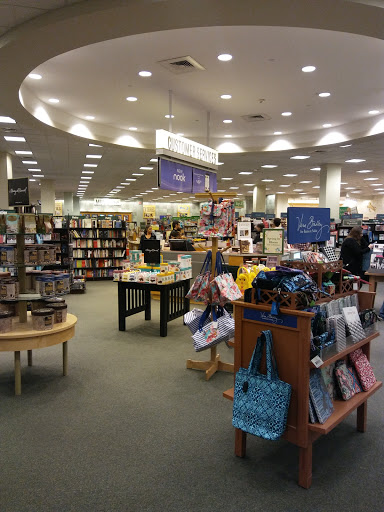 Book Store «Barnes & Noble», reviews and photos, 230 Main St, White Plains, NY 10601, USA