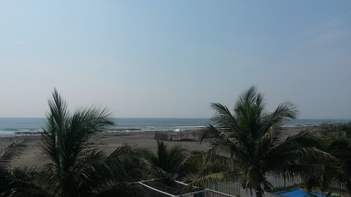 Diana Cazadora, Carlos Sainz de la Peña No. 160, Playa de Chachalacas, 91666 Úrsulo Galván, Ver., México, Hotel en la playa | VER