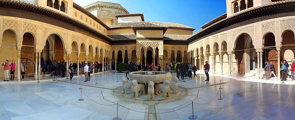 Ruta por Andalucía. Patio de los leones, la Alhambra, Granada