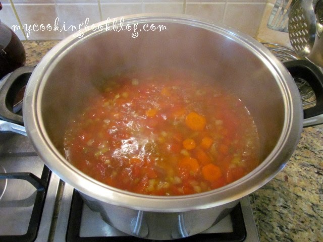 Здравословна супа (без запръжка) с леща, селъри, моркови и бяло вино