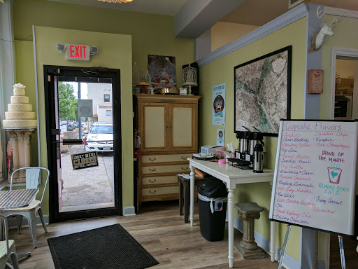 Wedding Bakery «Tres Belle Cakes and Coffee Shop», reviews and photos, 8921 Reading Rd, Reading, OH 45215, USA