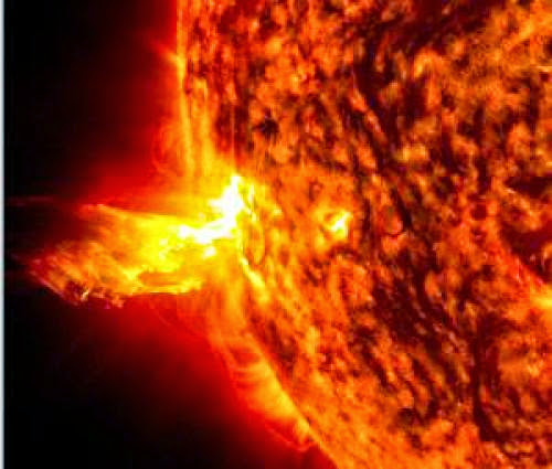 Sun Unleashes Powerful Cme For Summer Solstice