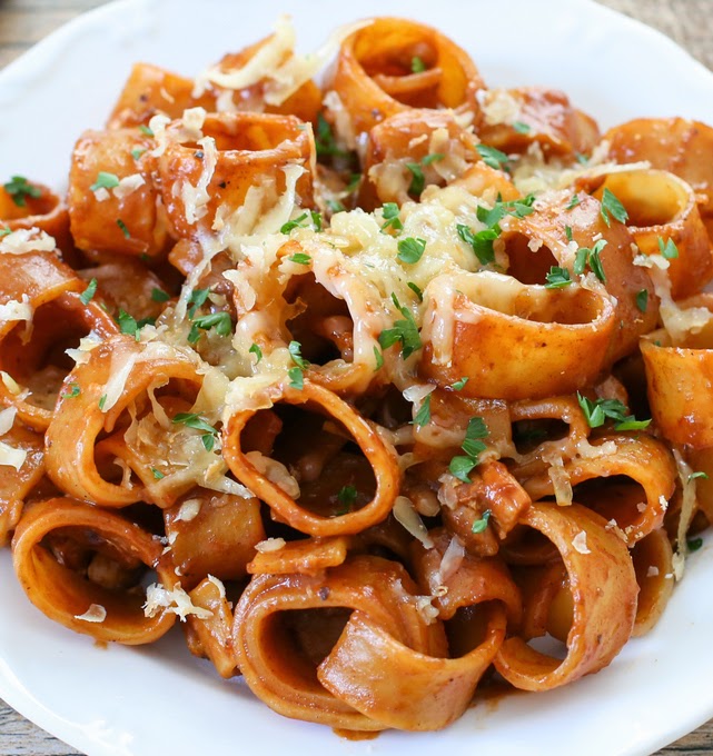 a close-up photo of one-pot BBQ chicken pasta