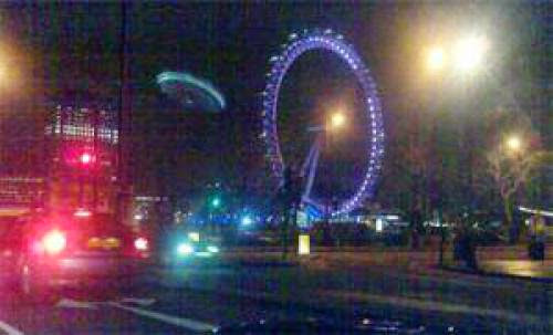 Ufo Snapped Over Thames