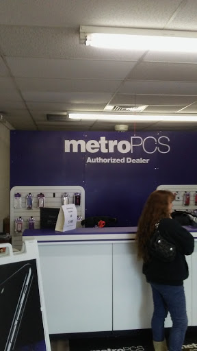 Cell Phone Store «MetroPCS Authorized Dealer», reviews and photos, 386 Columbia Rd Suite #3, Hanover, MA 02339, USA
