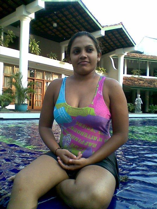 Beautiful Girls Actress And Other Beauties Sri Lankan Girls In Swimming Pool