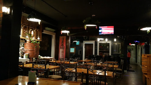 Restaurant «Rough River Pizza Company And Inn», reviews and photos, 400 N Main St, Leitchfield, KY 42754, USA