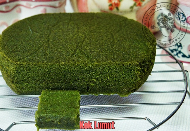 HomeKreation - Kitchen Corner: Kek Lumut (Sarawak Steamed 