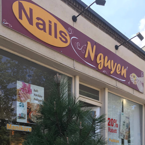 Nails Nguyen logo