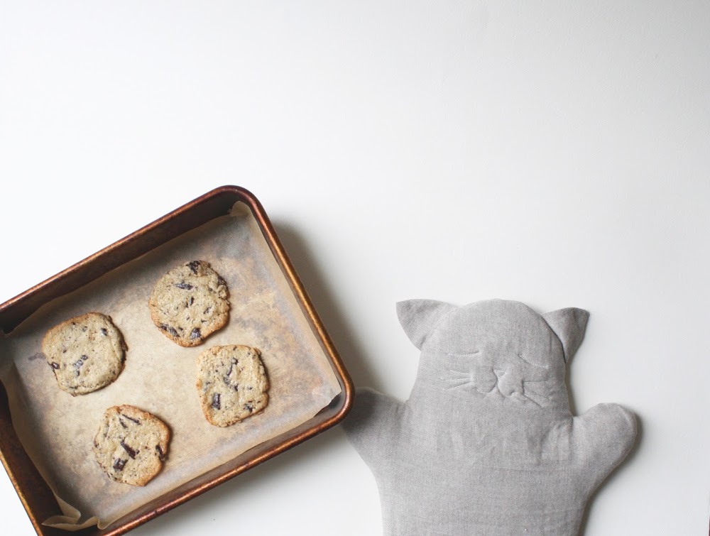 3-ingredient allergen-free chocolate chip cookies 