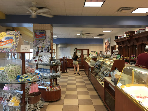 Chocolate Shop «Kilwins», reviews and photos, 160 Boardwalk Pl E, Madeira Beach, FL 33708, USA