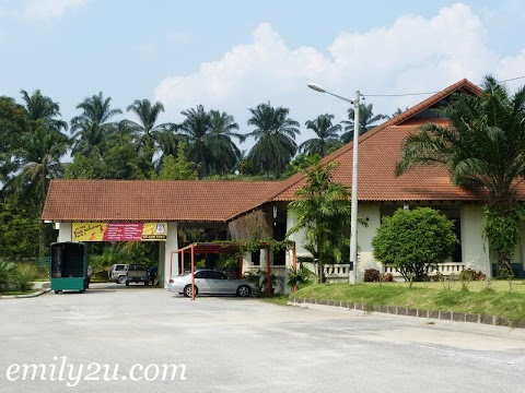 tunku harunnarasheed putra cerai - Bukit Kinding Resort