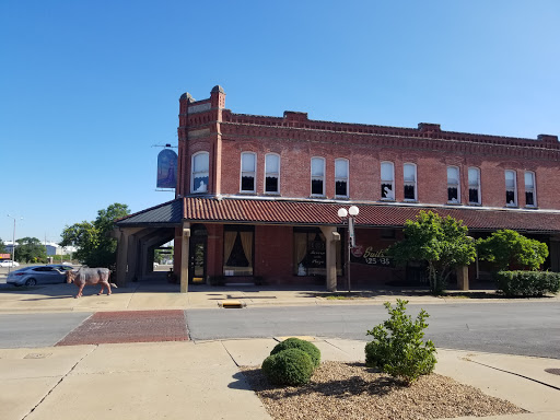 Restaurant «Tavern On the Plaza», reviews and photos, 902 S Walnut St, Coffeyville, KS 67337, USA