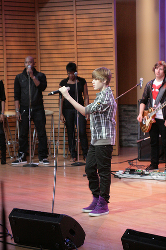 foot talk: Purple kicks for sale: Bieber's shoes on eBay