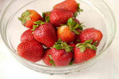photo of a bowl of fresh strawberries