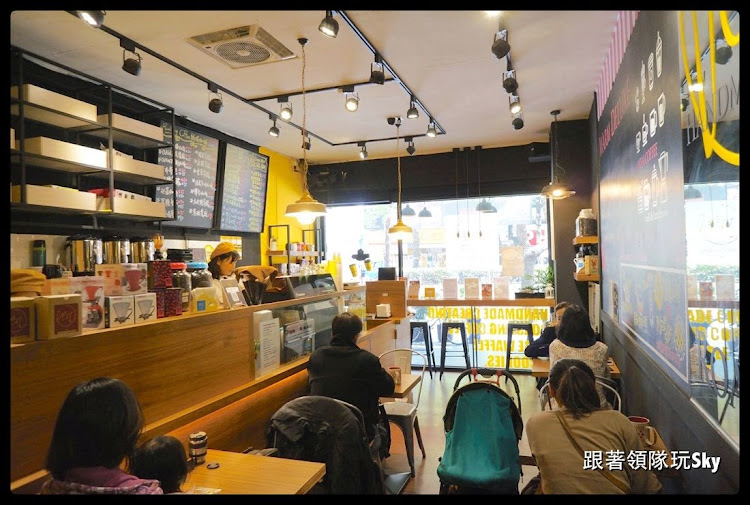 台北美食推薦-好吃早餐、下午茶、鬆餅，平價咖啡【OVEN COFFEE光復店】