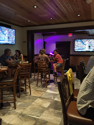 American Restaurant «Innsbrook Clubhouse Bar & Grille», reviews and photos, 1 Aspen Way Dr, Innsbrook, MO 63390, USA