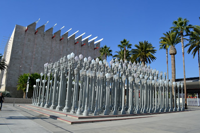 Городские огни (Urban Light), автор Chris Burden