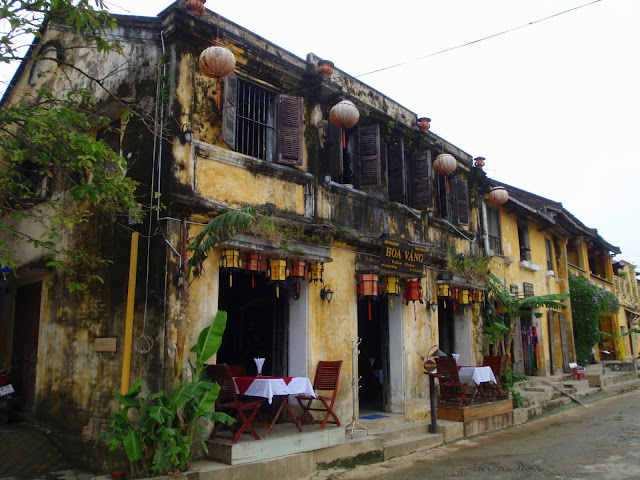 Simply charming - loving crumbling architecture in Hoi An