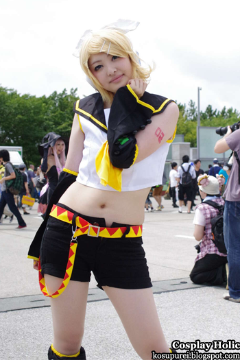 vocaloid 2 cosplay - kagamine rin from japan comiket 82