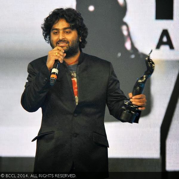 Arijit Singh speaks after receiving the Best Playback singer (Male) for his song Tum hi ho (Aashiqui 2) at the 59th Idea Filmfare Awards 2013, held at the Yash Raj Studios in Mumbai, on January 24, 2014.