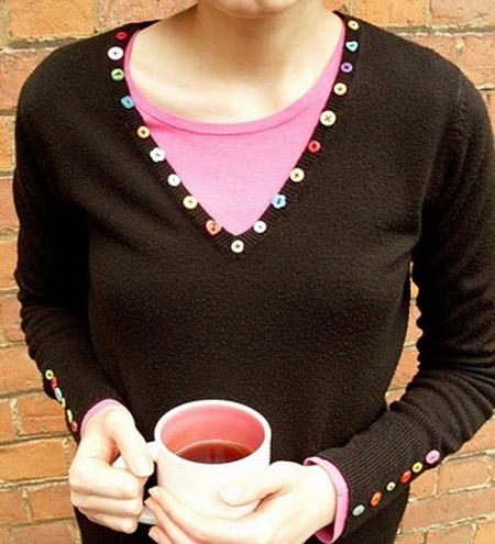 Inspiração: botões coloridos no decote e nos punhos da blusa de lã
