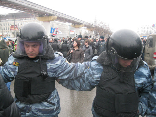 Российские омоновцы из Питера учат Беркут убивать?