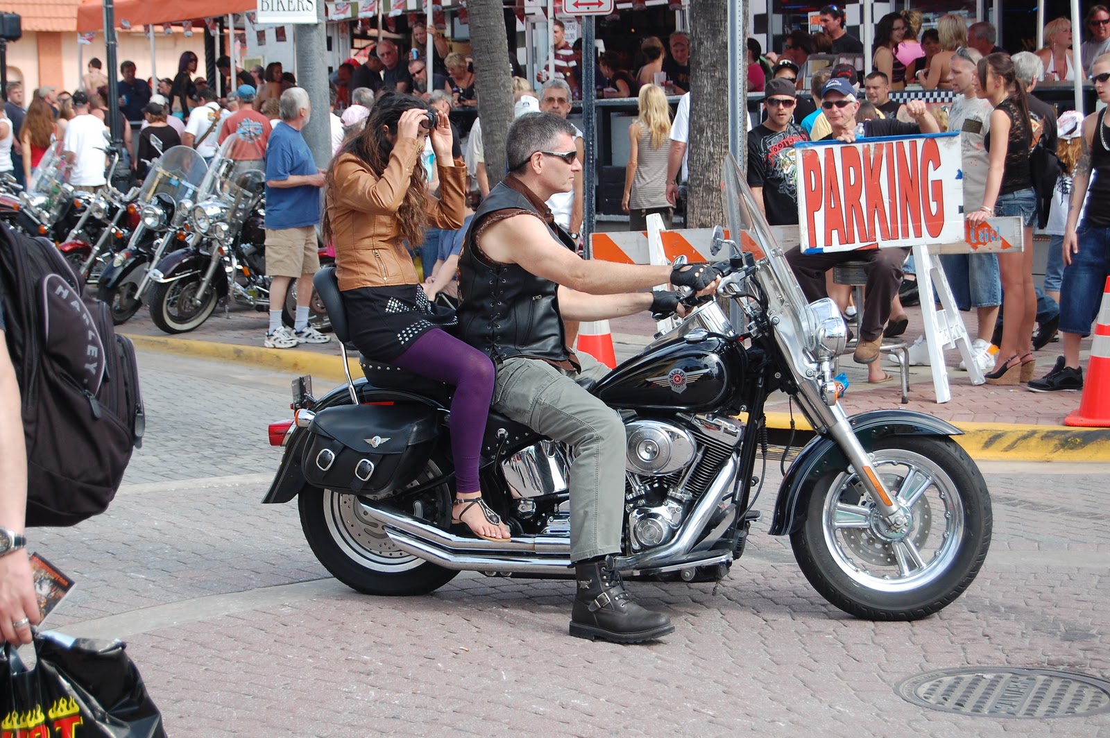 naked-daytona-bike-week-girls