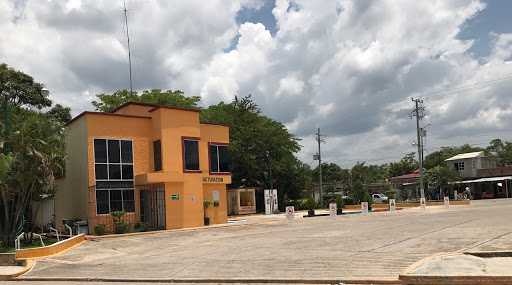 Gasolinería Servicio Suchiapa, Carretera Villaflores s/n, Los Arbolitos, Berriozabal, Chis., México, Servicios | CHIS