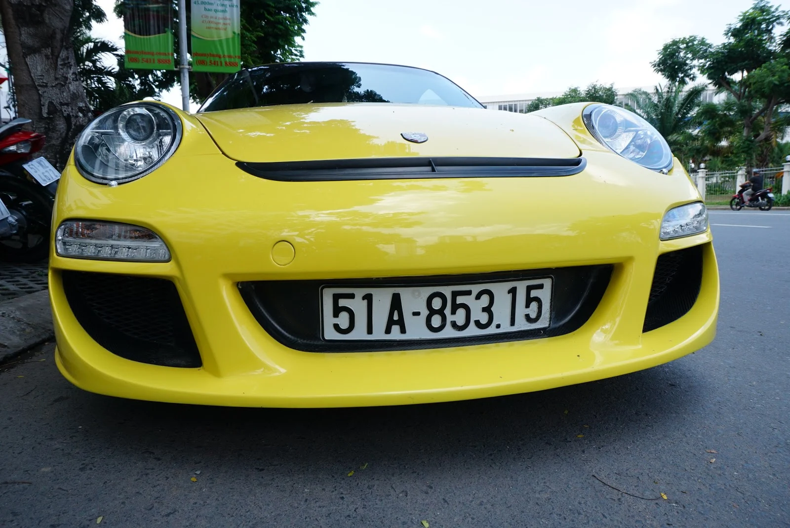 Porsche 911 V-GT vàng