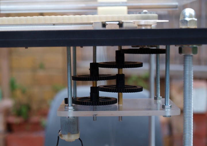 3D Printer that Prints Glass from Sand and a Sun-Powered Cutter