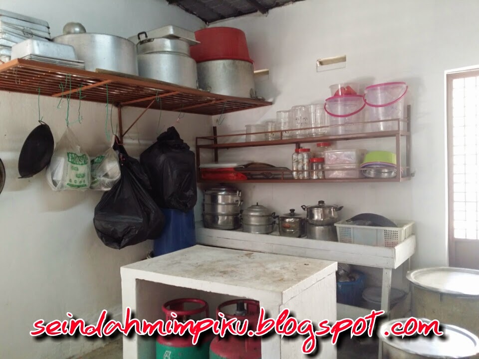 Seindah Mimpiku Mj2017 Mengemas Dapur Luar Arwah Mak Bekas Plastik Yang Terletak Lama Di Dapur Luar Banyak Kena Basuh Balik Sebab Berhabuk Tebal Lepas Tu Lap Dan Susun Elok Semula Kat Atas Rak
