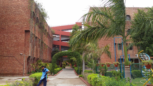 Laxman Public School, Laxman Public School, Hauz Khas Enclave, Near Hauz Khas Metro Station, New Delhi, Delhi 110016, India, School, state UP