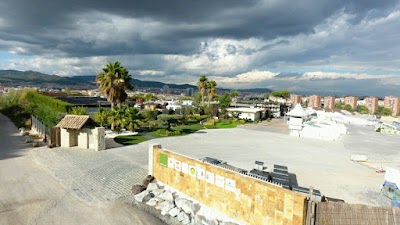 Photos of Jard&iacute; Pond