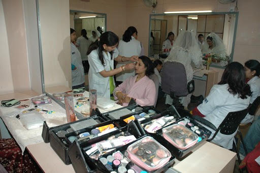 VLCC Institute of Beauty & Nutrition, SCO 11,12, Leela Bhawan Chowk, Near Gopal Sweets, Patiala, Punjab 147001, India, Trade_School, state PB
