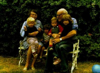 Vito y anita con los primos.