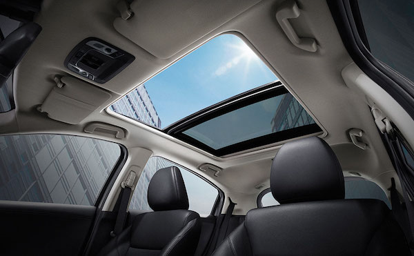 หลังคาแก้วของ panoramic sunroof คือจุดเด่นของภายใน HR-V