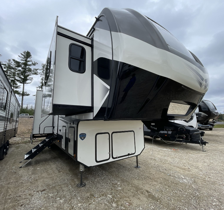 Find more amazing fifth wheels today!