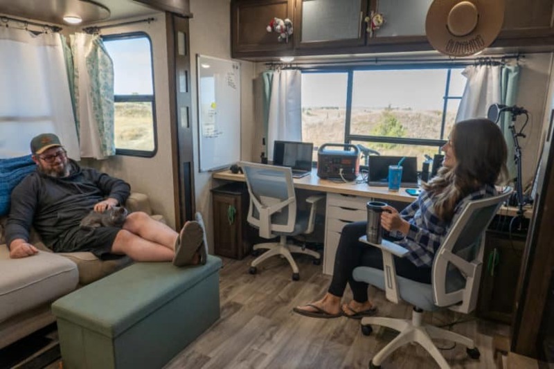 Office Space in Travel Trailers Makes Remote Work Possible
