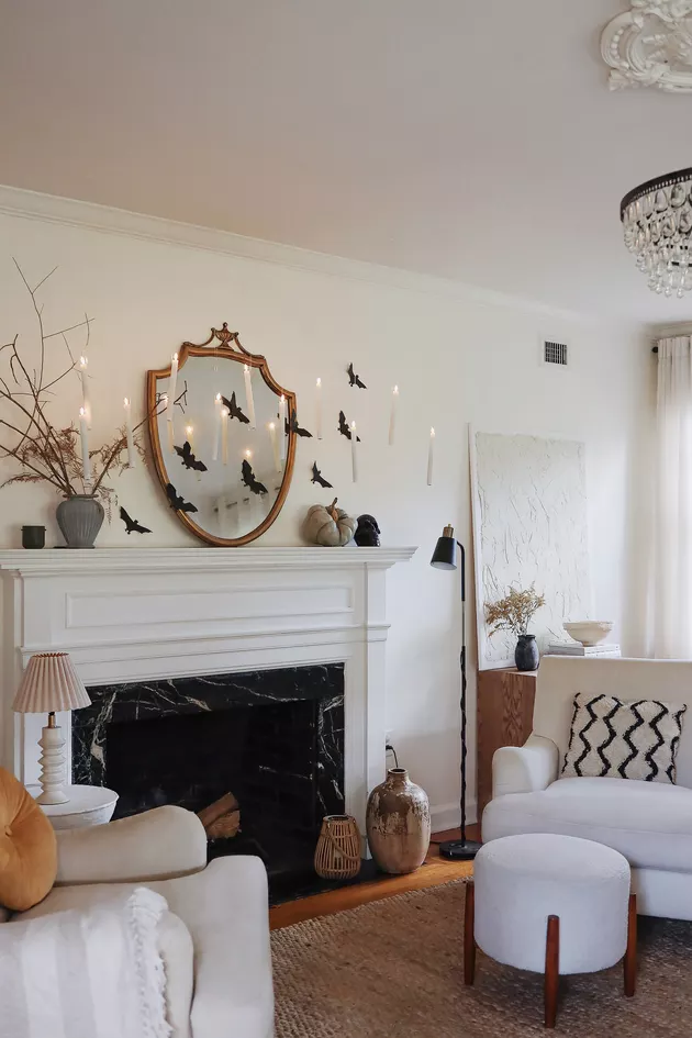  Ghostly Floating Candles & Lamp