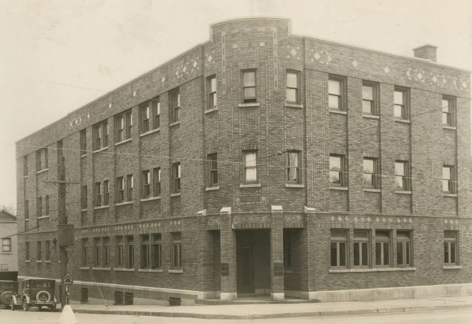 A picture containing outdoor, old, apartment building, government building

Description automatically generated