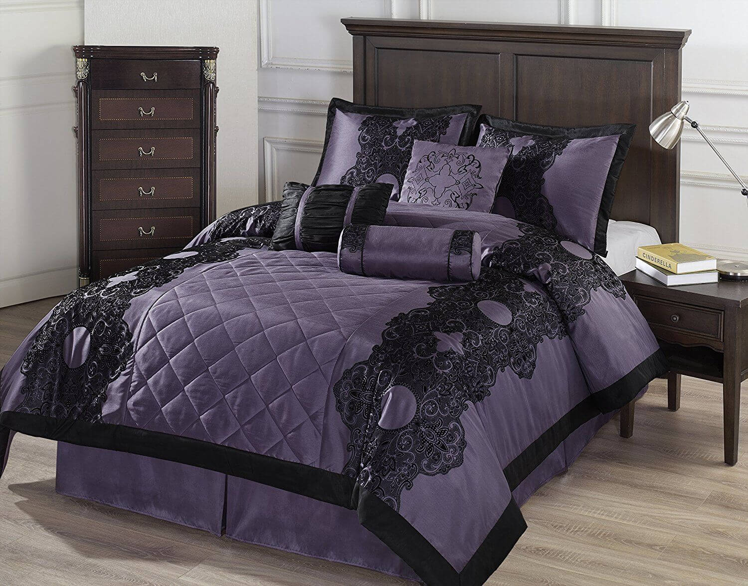 Drap giường màu đen kết hợp với tím