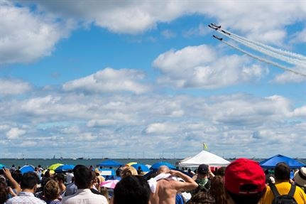 AeroShell-Acrobatic-Team-Aerial-Stunts-Chicago