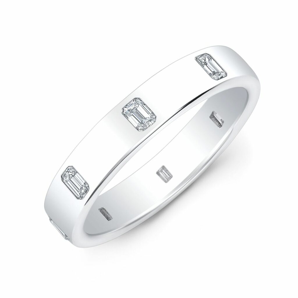 Elegant and gleaming Emerald cut diamonds that is spaced out around a 5mm band making it for a splendid finish. This could also be either a ladies ring or a men's band.